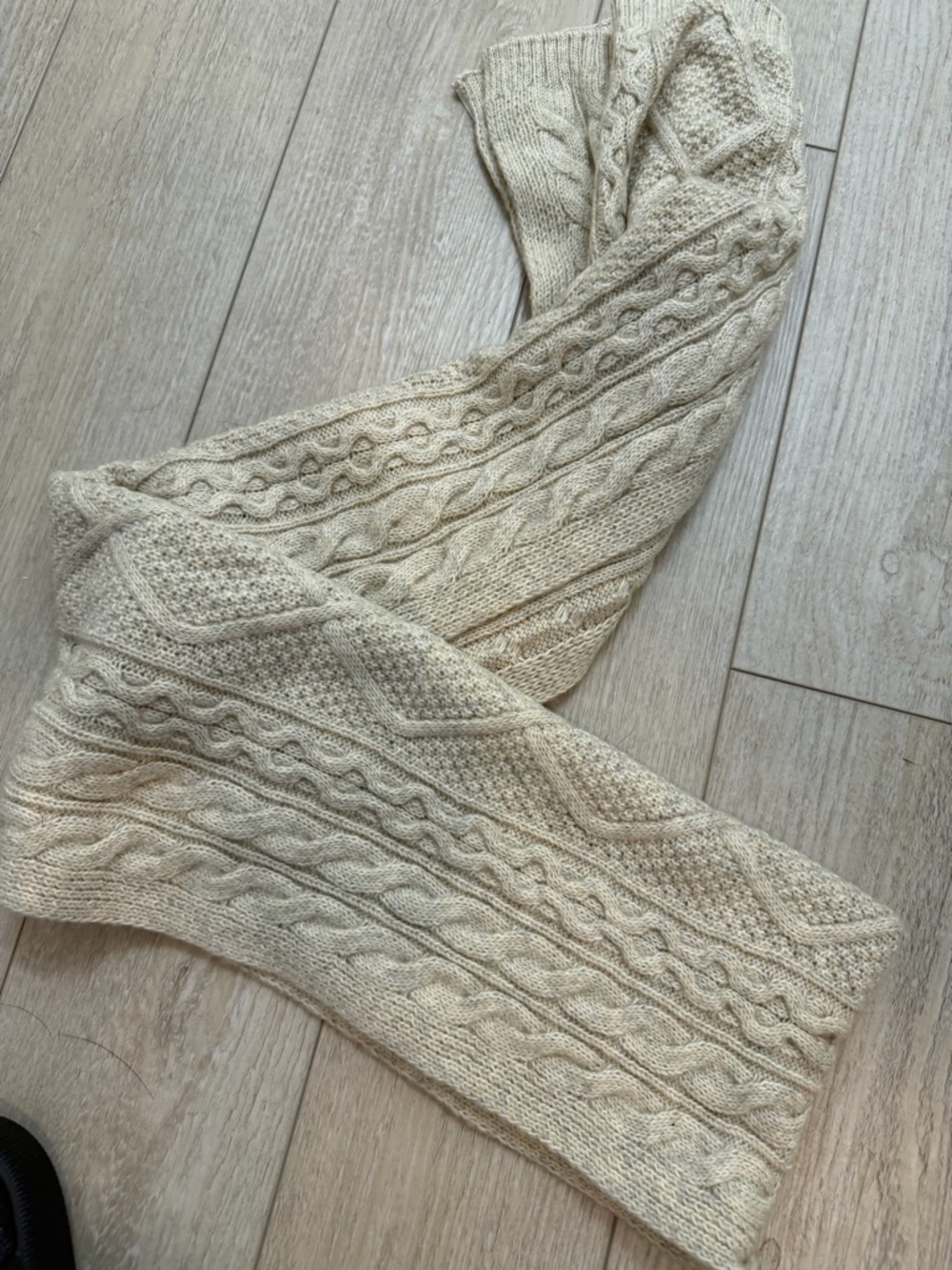 Banana Republic Cable Knit Scarf in Cream - Picture 7 of 8